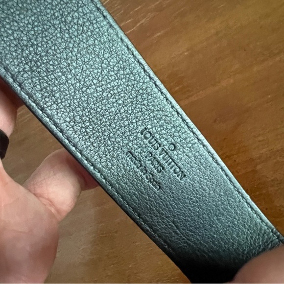 Louis Vuitton Epi Twist Cuff Bracelet in Dark Denim - Picture 5 of 6